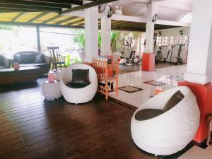 Fitness centrum a/nebo fitness zařízení v ubytování Karinthip Village