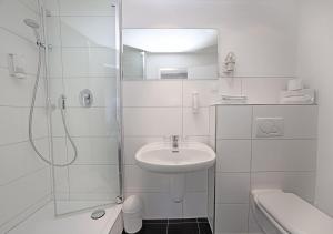 Koupelna v ubytování Hotel Brenner