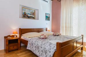 a bedroom with a bed and a table and a window at Villa Paladin - Spacious Villa with Pool near Garden Resort - 7 Min walk in Tisno