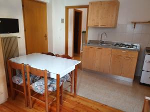 Kuchyňa alebo kuchynka v ubytovaní Casa vacanze La Maddalena
