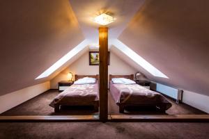 Posteľ alebo postele v izbe v ubytovaní Apartamenty EverySky - Leśny Dom 16 - 18