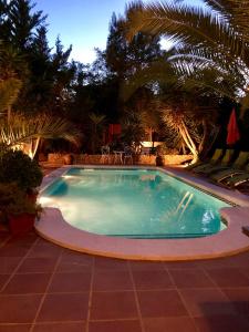 Bazén v ubytování Villa Rosa Sitges nebo v jeho okolí