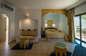 a bedroom with a bed and a large mirror at Hotel Cercina in Ouled Yaneg