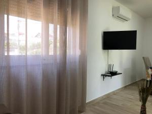 TV a/nebo společenská místnost v ubytování Stanovic Bungalow