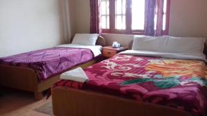 Postel nebo postele na pokoji v ubytování Sunset guest house