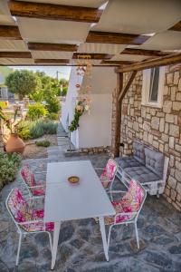 Posezení v ubytování G&K Stone Suites