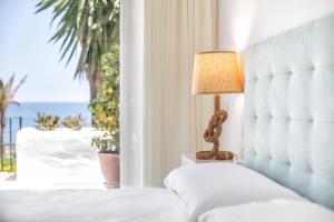 Posteľ alebo postele v izbe v ubytovaní Hanami Alcazaba Beach Front Sea View + 23 fotografií