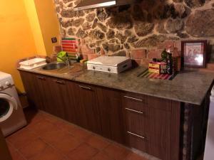 Una cocina o zona de cocina en Apartamentos Rurales A Torre