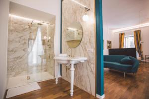 Posezení v ubytování Suites of the Royal Council + 33 fotografií