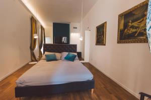 Postel nebo postele na pokoji v ubytování Suites of the Royal Council