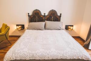 Postel nebo postele na pokoji v ubytování Suites of the Royal Council