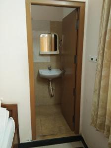 a bathroom with a sink and a mirror at COMFORT INN in Nāmakkal