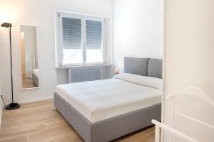 A bed or beds in a room at S207 - Sirolo, meraviglioso bilocale in centro