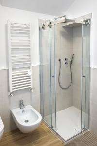 A bathroom at S207 - Sirolo, meraviglioso bilocale in centro
