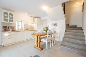 Kuchnia lub aneks kuchenny w obiekcie Vacation home Villa Santa Eufemia