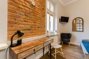 Televízia a/alebo spoločenská miestnosť v ubytovaní Apartament EmeryK
