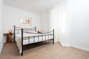 Łóżko lub łóżka w pokoju w obiekcie Vacation home Villa Santa Eufemia