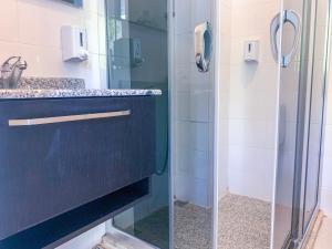 Koupelna v ubytování Kaizen Gate Hotel + 37 fotografií