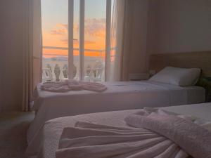Letto o letti in una camera di Kaizen Gate Hotel