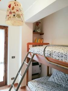 a bunk bed room with two bunk beds and a lamp at Casa Alice in Camigliatello Silano