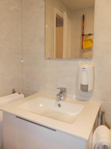 ห้องน้ำของ APT 2 Acollidor al Centre històric de Vic APTGARBI