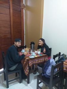 a man and a woman sitting at a table at Kantu Progreso Inn in Cusco