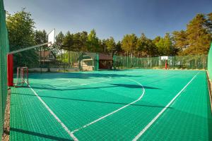 Tenis a/nebo squash v ubytování Dzintarkrasts nebo okolí