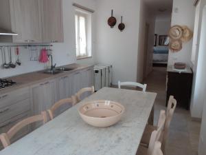 Virtuvė arba virtuvėlė apgyvendinimo įstaigoje trulli l'utopia di Anny trulli Anny's utopia