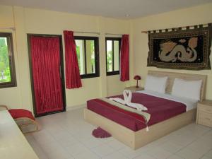 Gallery image of Oasis Guesthouse & Bar in Karon Beach