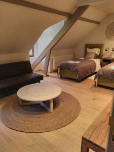 Een bed of bedden in een kamer bij Chambres d'hôtes Les 3 Salamandres