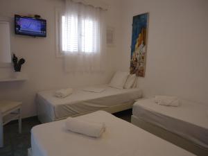 A bed or beds in a room at Vavanos Studios