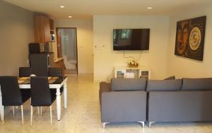 Gallery image of Oasis Apartments & Bar in Karon Beach