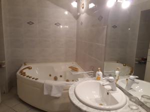 Kúpeľňa v ubytovaní Piac Utcai Apartman 2