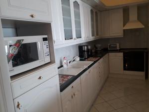 Kuchyňa alebo kuchynka v ubytovaní Piac Utcai Apartman 2