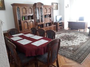 Televízia a/alebo spoločenská miestnosť v ubytovaní Piac Utcai Apartman 2