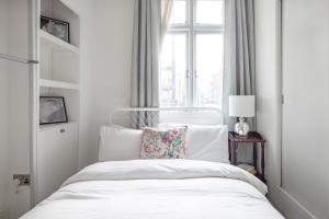 Studio in Georgian Property Next to Buckingham Palace