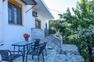 Balkón nebo terasa v ubytování Johnie's Villa