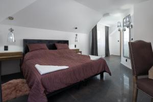 Łóżko lub łóżka w pokoju w obiekcie Morskie Apartamenty "Zefir" "Notos" "Loft" "Gniazdo"