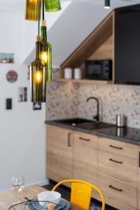 Kuchnia lub aneks kuchenny w obiekcie Morskie Apartamenty "Zefir" "Notos" "Loft" "Gniazdo"