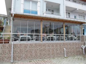 A balcony or terrace at Gerze Apart Otel