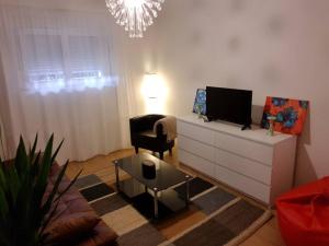 A television and/or entertainment centre at Casa Coqueta y confortable en Oviedo