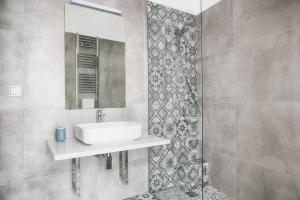 Koupelna v ubytování Greek Story - Amazing new 2bed apartment in Athens