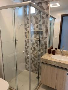 a bathroom with a shower and a sink at Flat novo no Complexo Heron Marinho in Campina Grande