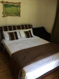 Postel nebo postele na pokoji v ubytování THE COUNTRY HOUSE KOUTSOUPIA