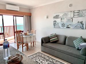 Posezení v ubytování Panoramic Apartment in Portimao: Ocean view, WiFi