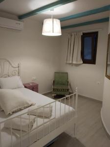 A bed or beds in a room at Isabel Artemis