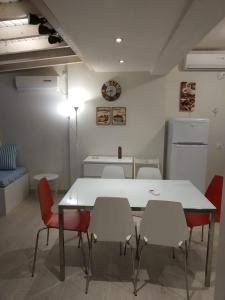 A kitchen or kitchenette at Isabel Artemis