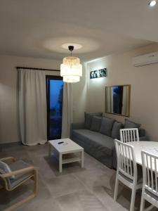 A seating area at Isabel Artemis