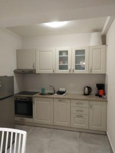 A kitchen or kitchenette at Isabel Artemis