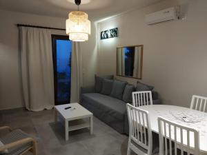 A seating area at Isabel Artemis